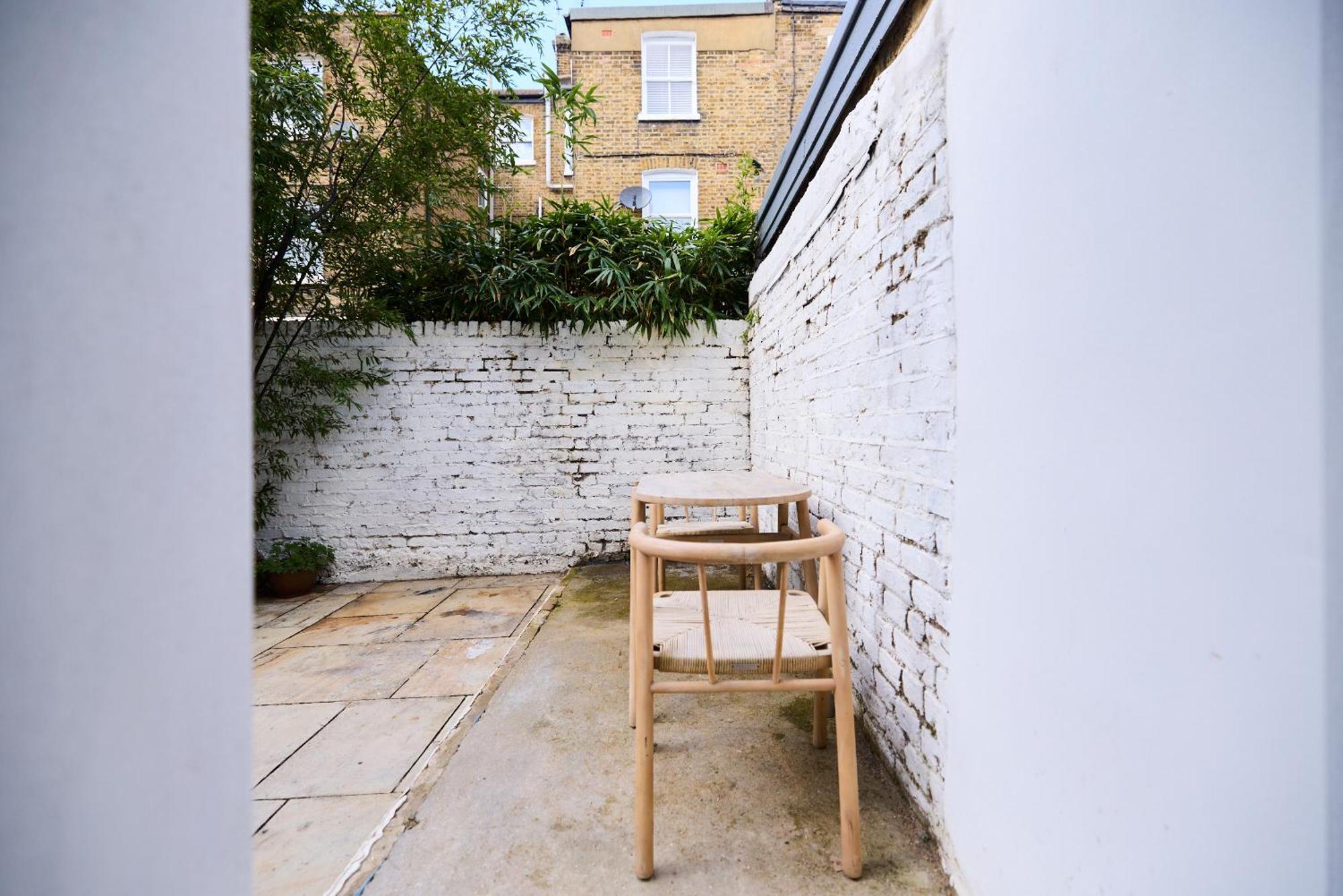 The Maida Hill Hideout - 2bdr Flat With Courtyard Apartment *