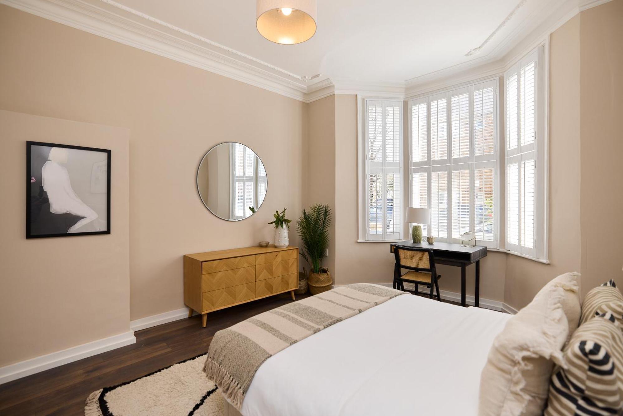 The Maida Hill Hideout - 2bdr Flat With Courtyard Apartment London