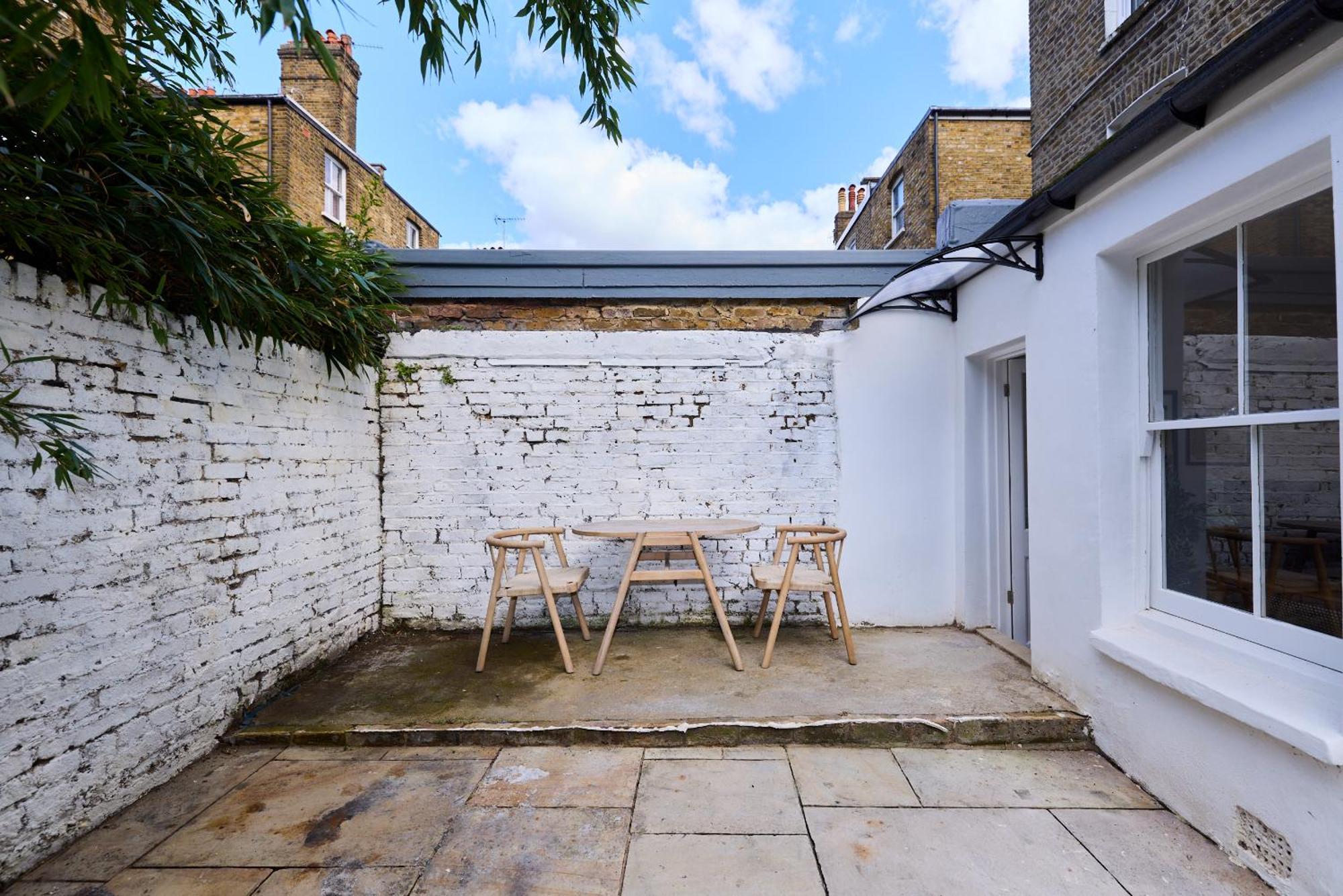 The Maida Hill Hideout - 2bdr Flat With Courtyard Apartment *
