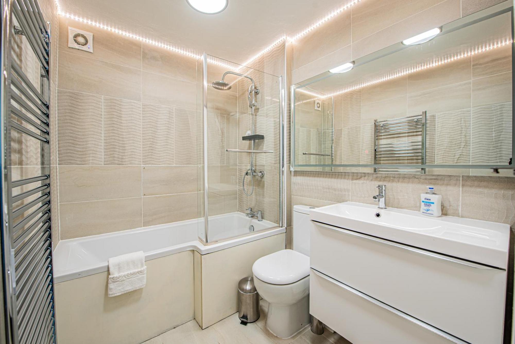Lovely 3 Bed House With Garden * Londen