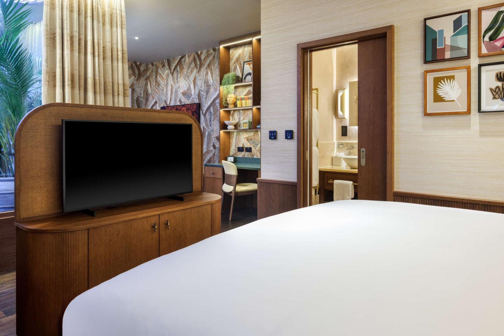 The Trafalgar St. James, Curio Collection By Hilton Hotell 5*