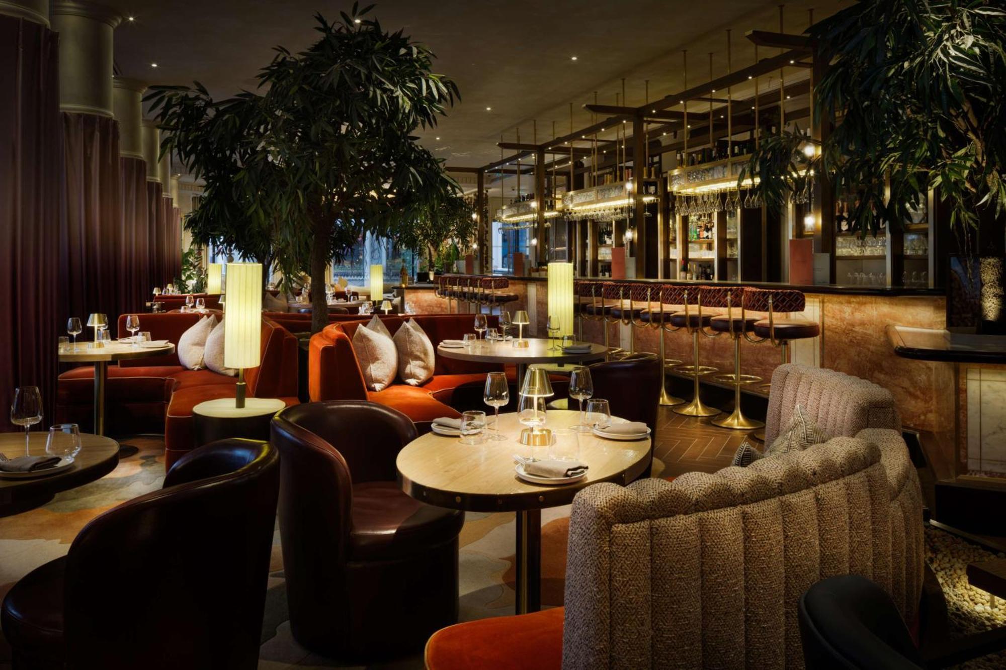 Hotell The Trafalgar St. James, Curio Collection By Hilton London