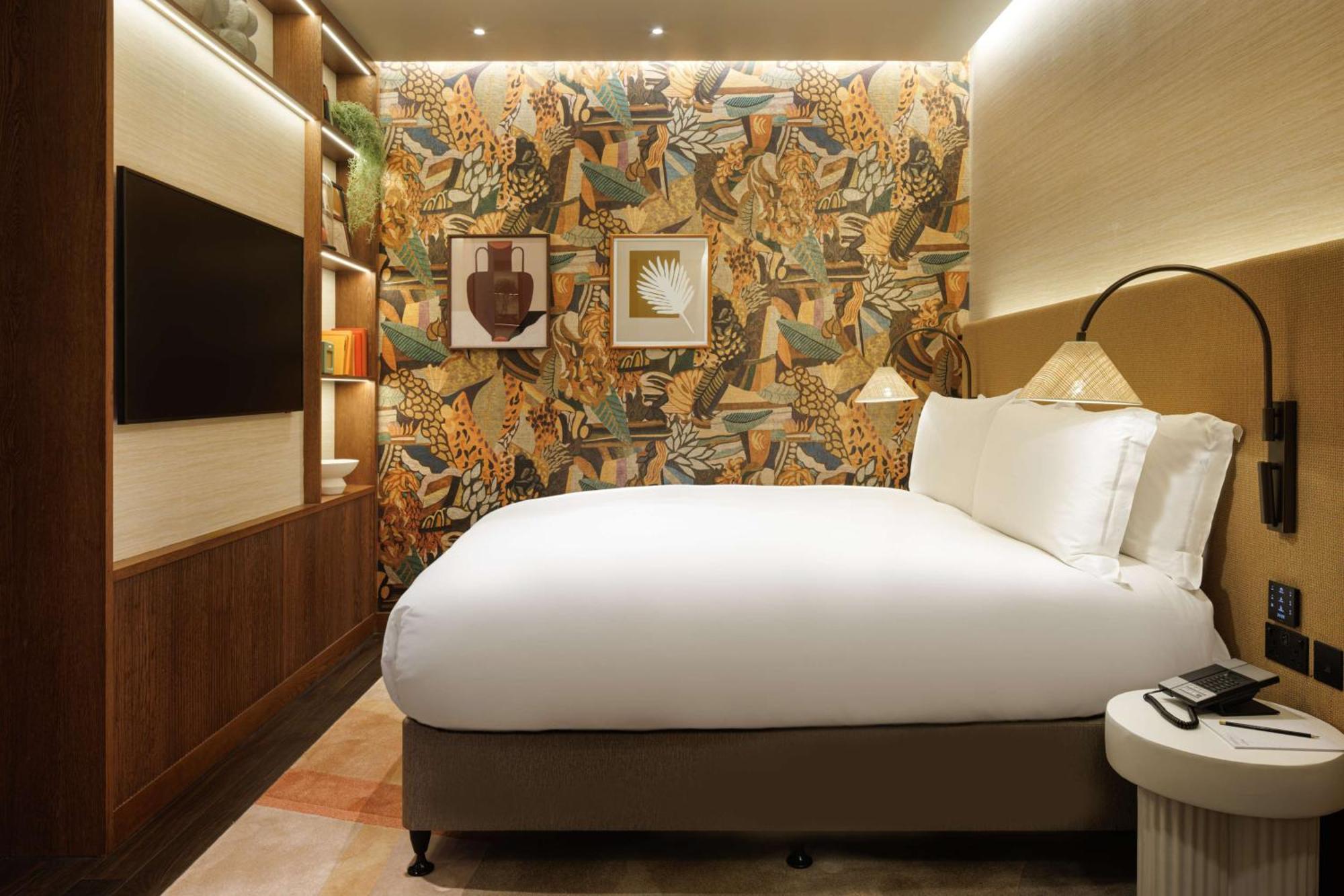 The Trafalgar St. James, Curio Collection By Hilton Hotell London