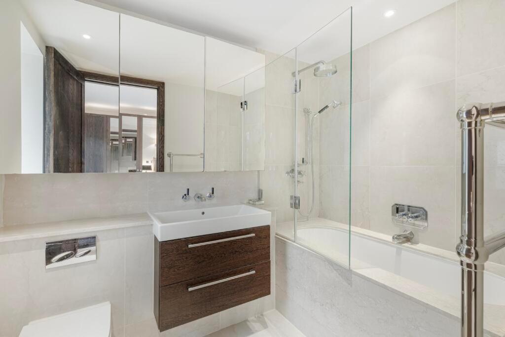 Appartamento Spacious And Private By Royal Palace Londra