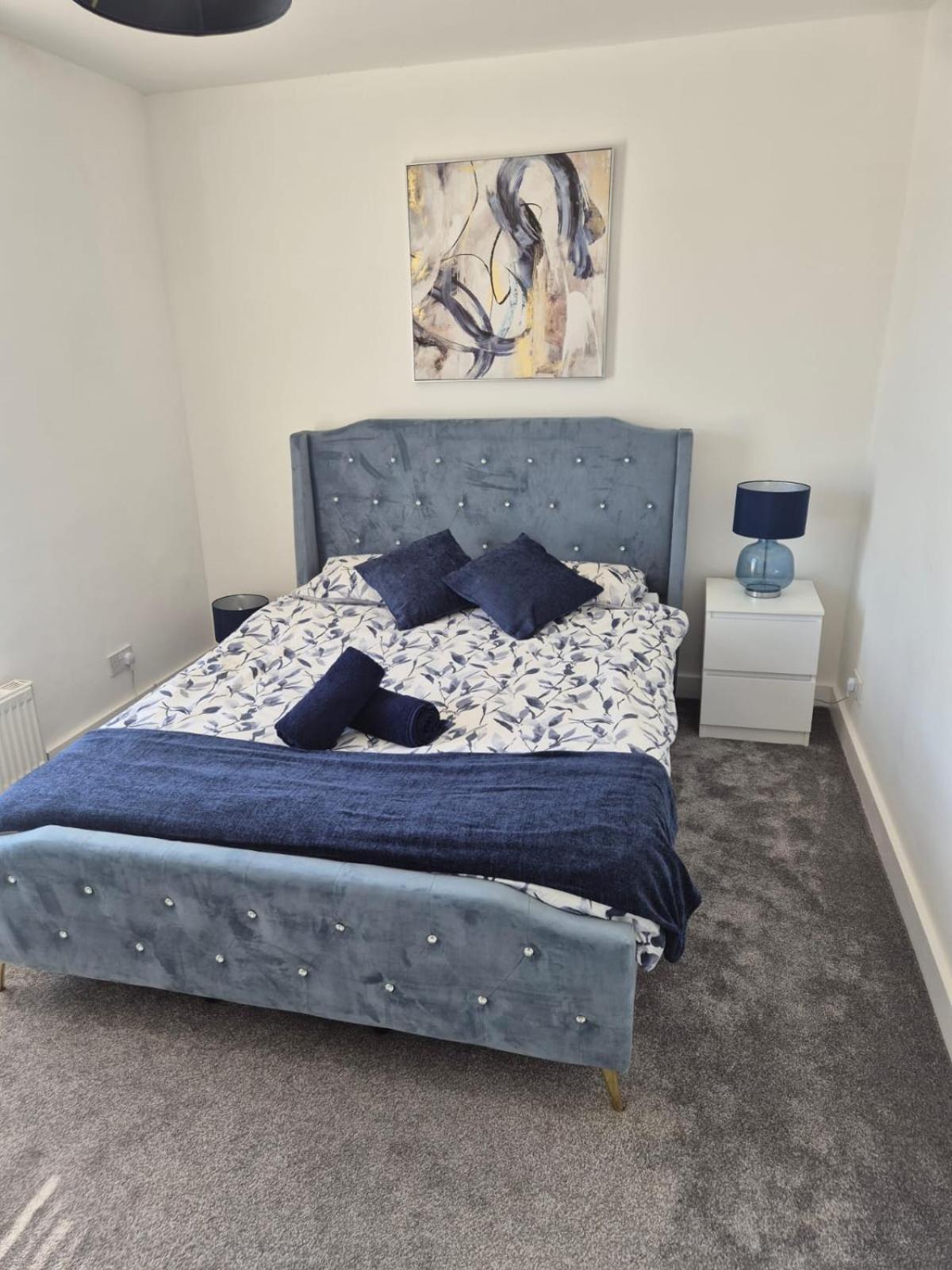 Apartment Two Bedroom By Brookland Serviced Short Lets With Free Wifi *