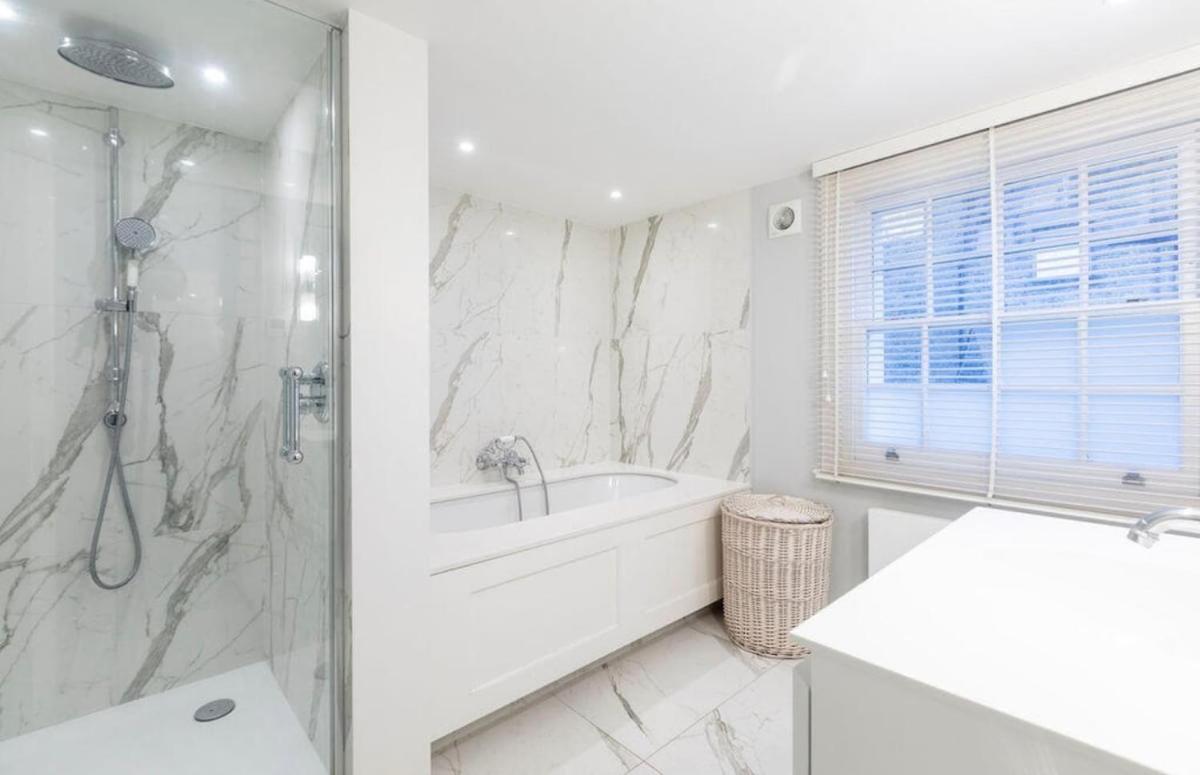 Stylish 3-bedroom Terrace House Near Earls Court Londen