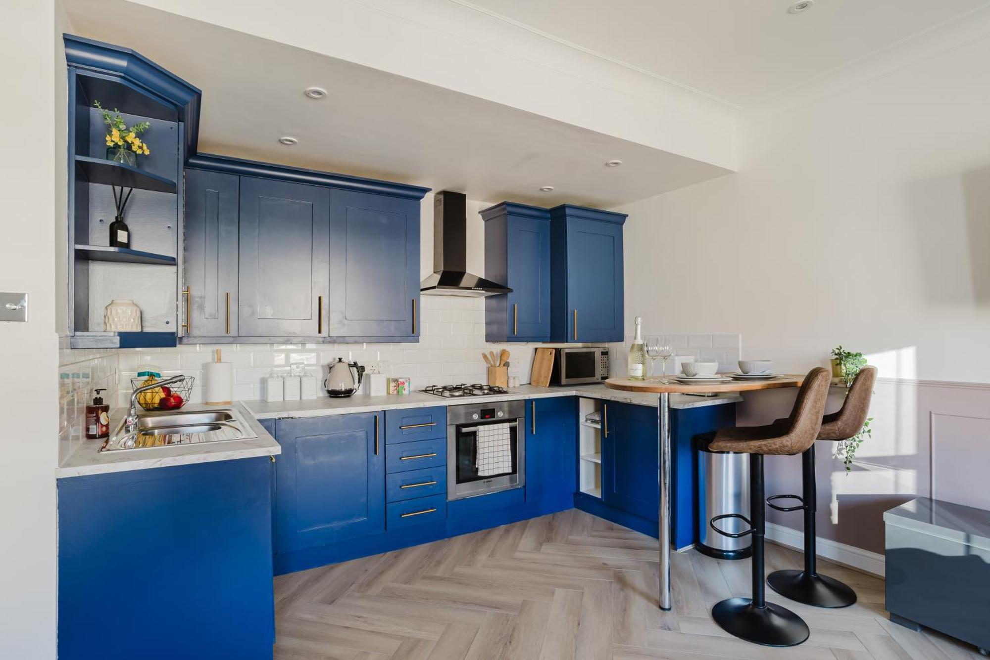 Newly Renovated Stylish Urban Modern 2bed 1bath E14 Flat Leilighet *