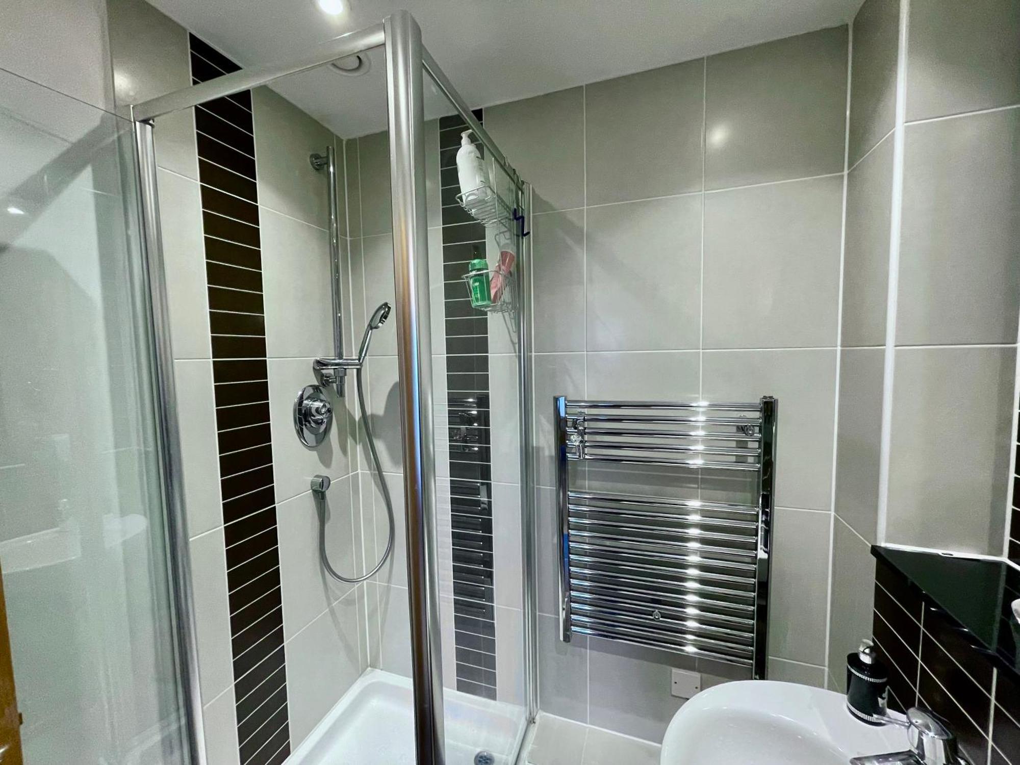 Luxury 2 Bedroom Apartment- View - Free Parking - Wembley Stadium 5km * London