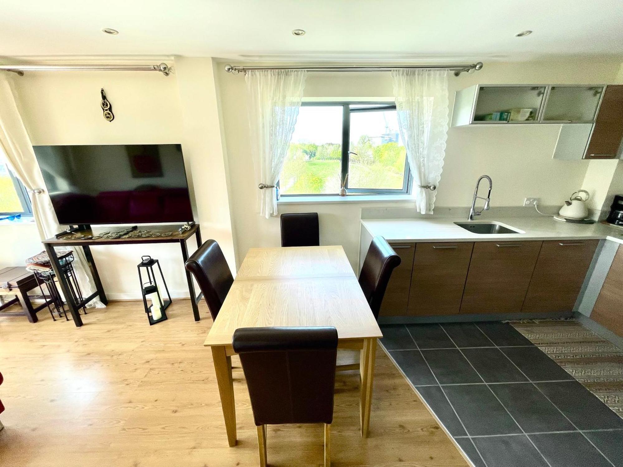Luxury 2 Bedroom Apartment- View - Free Parking - Wembley Stadium 5km Apartment