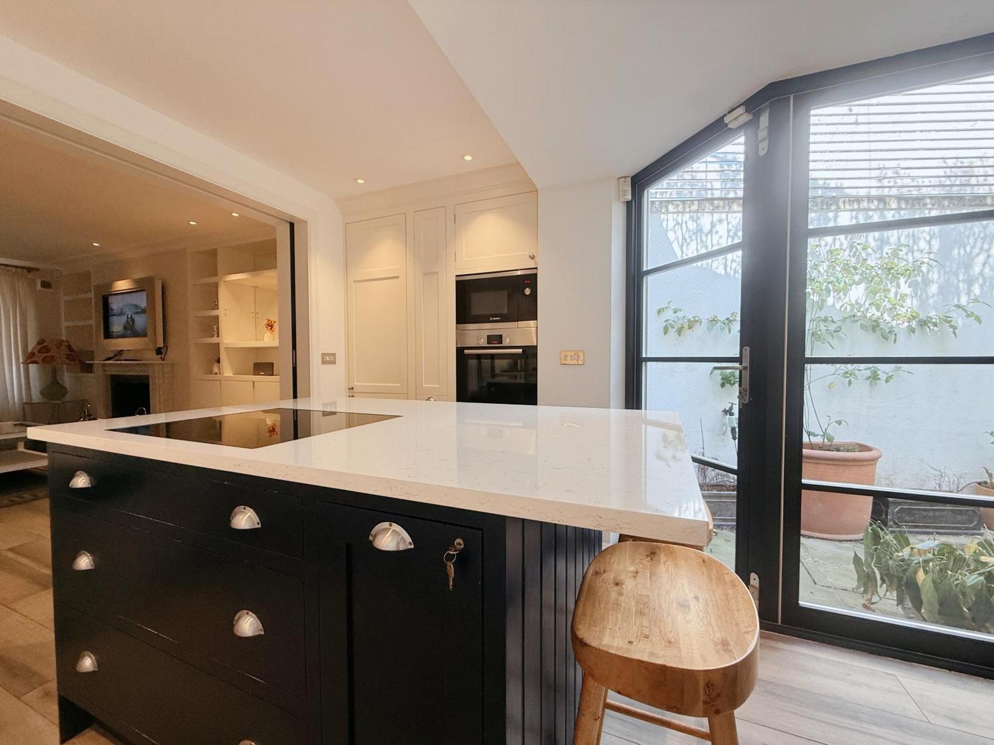 Stylish 3-bedroom Terrace House Near Earls Court Londen