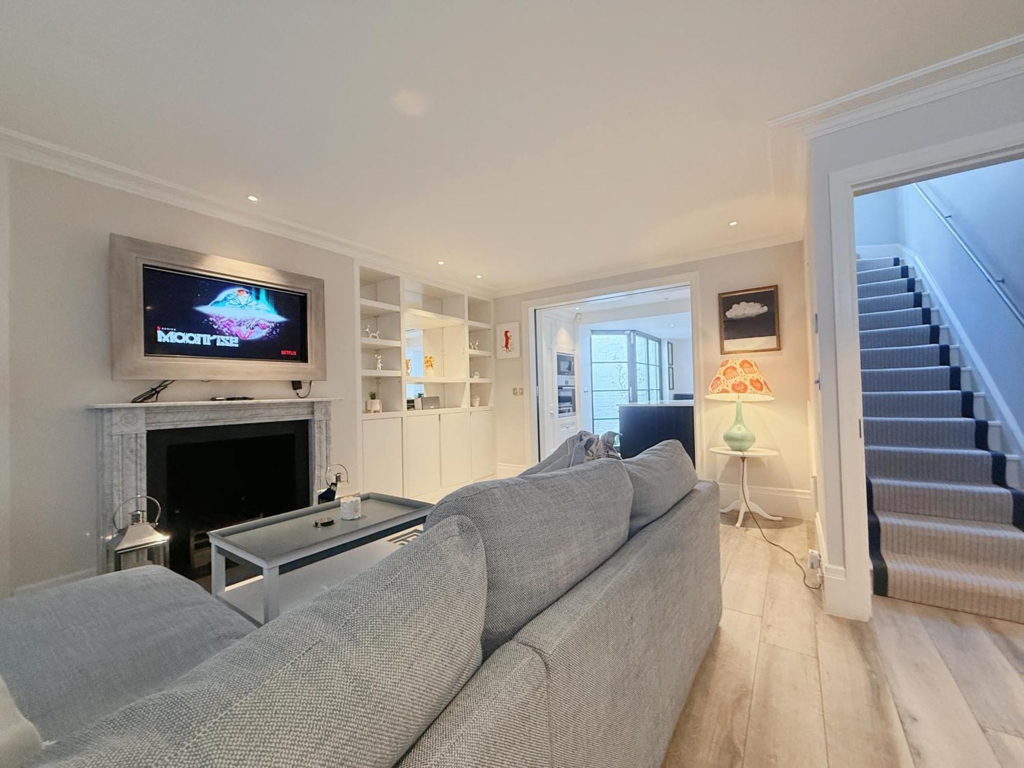 Stylish 3-bedroom Terrace House Near Earls Court * Londen