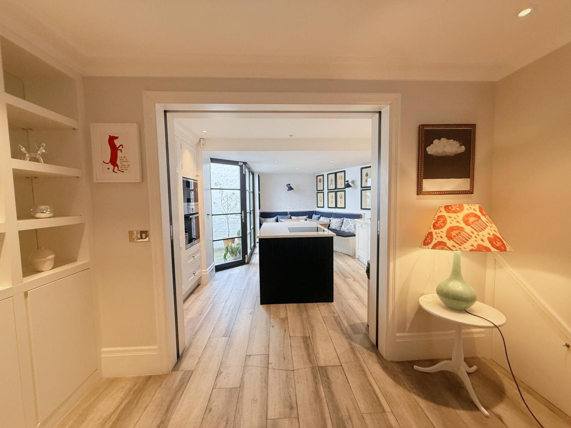 Stylish 3-bedroom Terrace House Near Earls Court Villa Londen