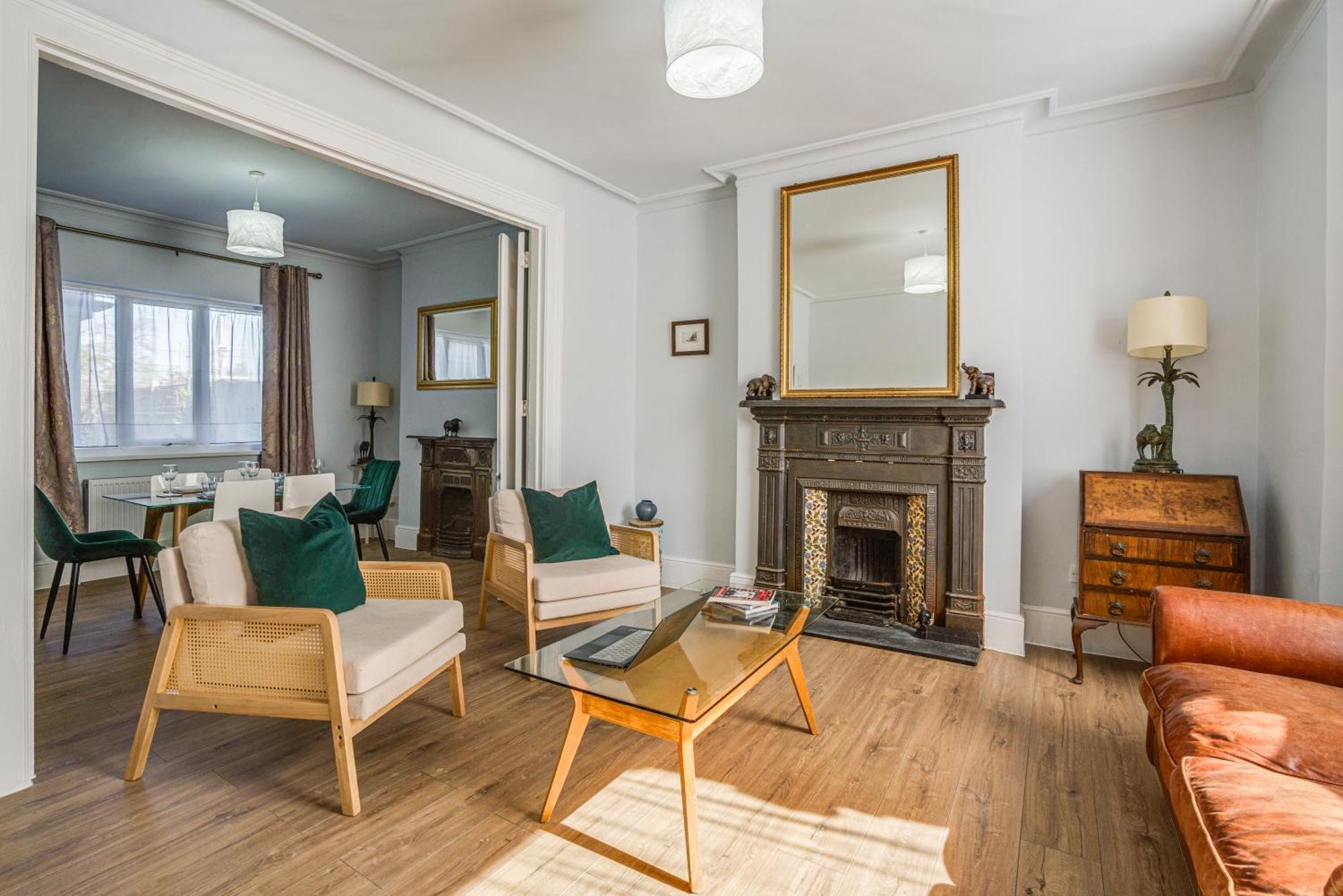 Spacious 4br Family & Corporate Ferienhaus