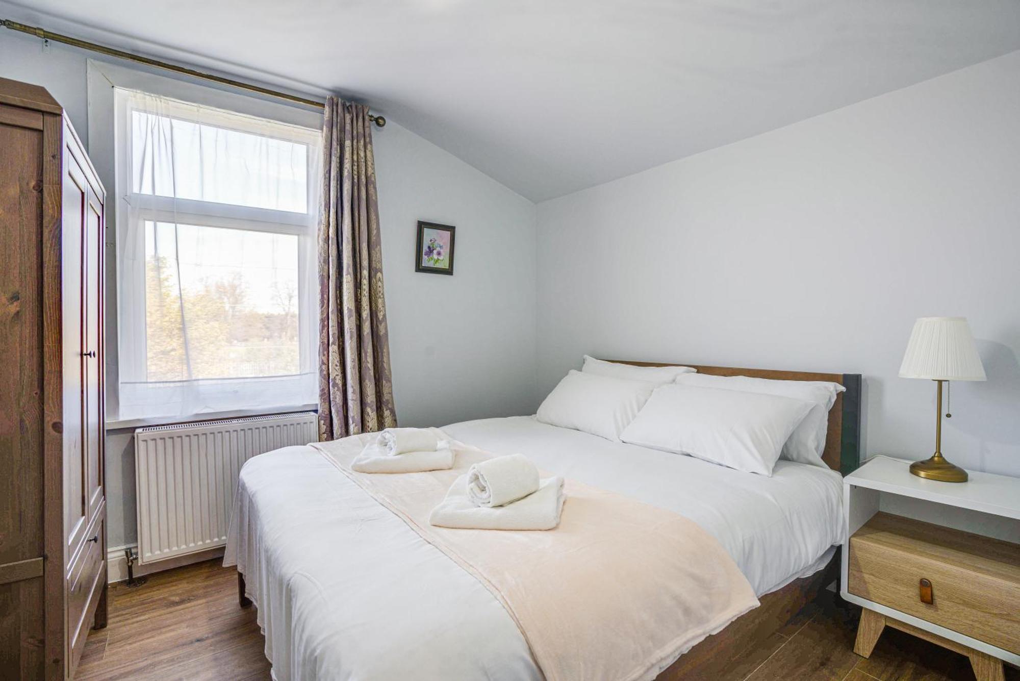 Ferienhaus Spacious 4br Family & Corporate London