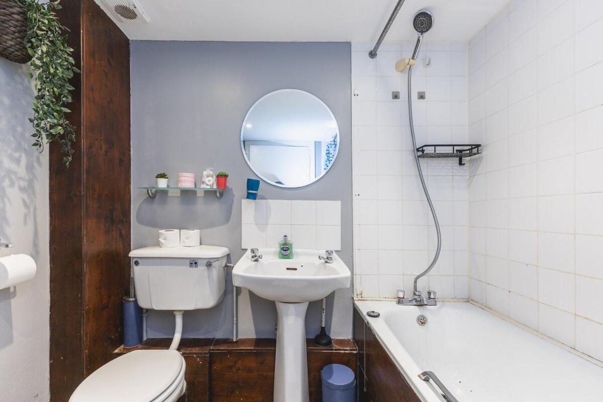 Spacious & Trendy 4-Bed Near River Thames Appartamento *