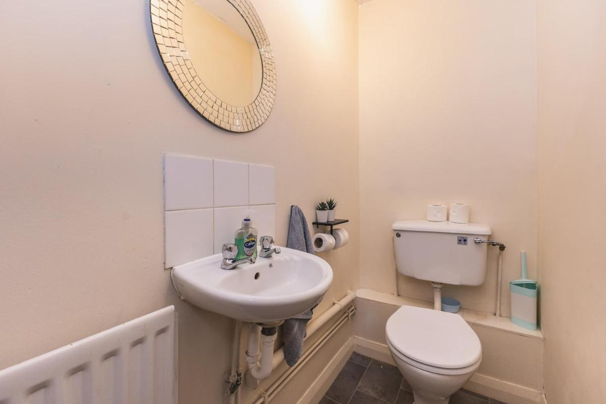 Spacious & Trendy 4-Bed Near River Thames Appartamento *