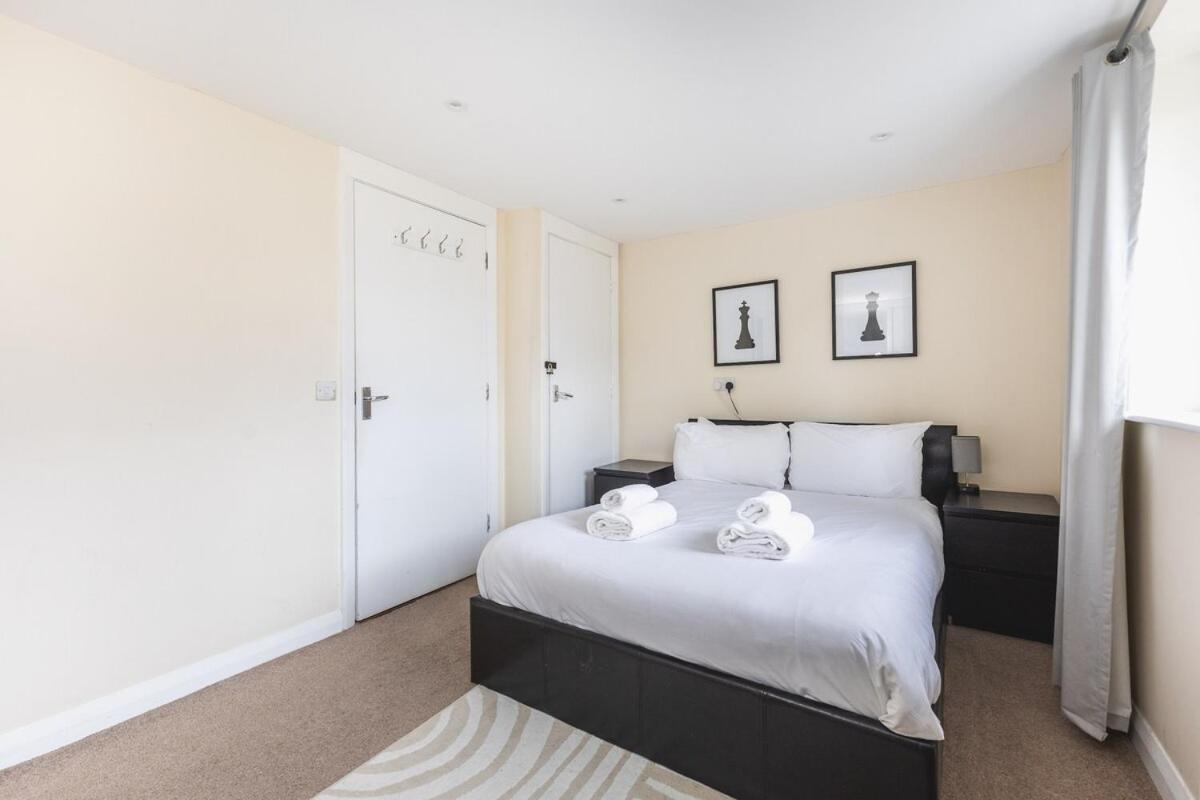 Spacious & Trendy 4-Bed Near River Thames Appartamento Londra