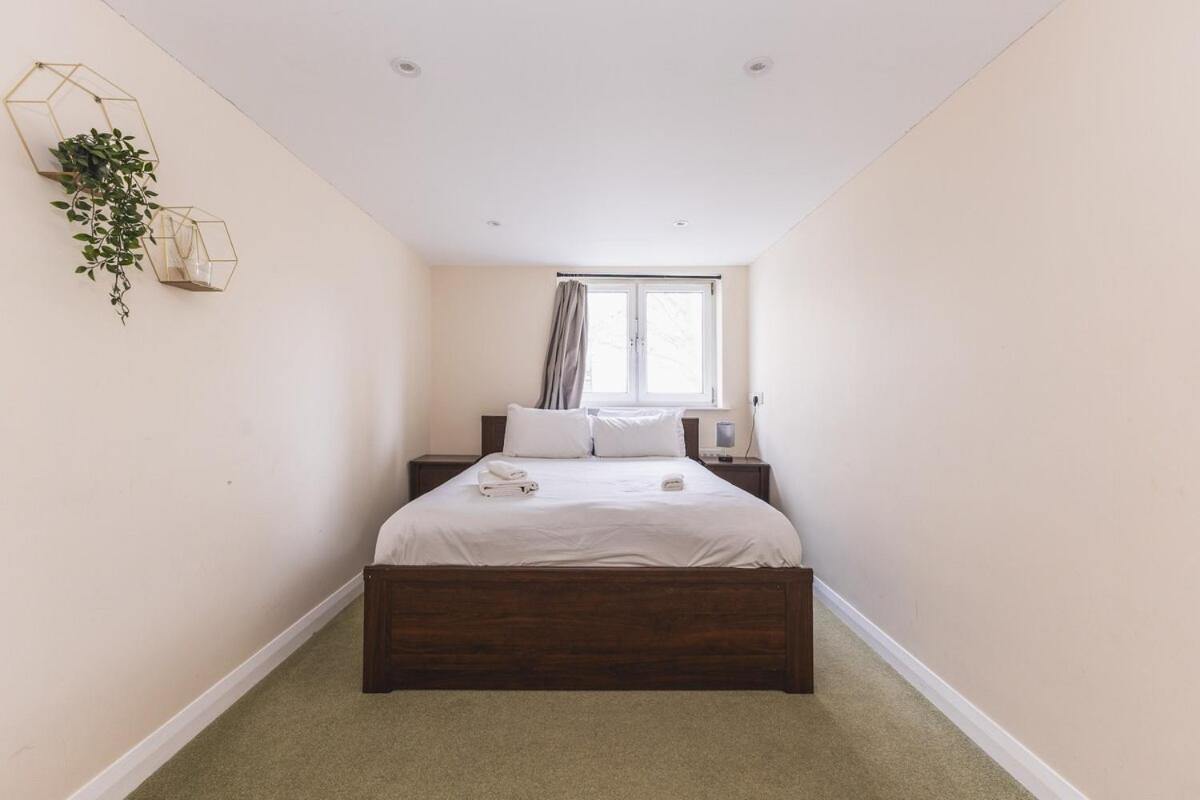 Spacious & Trendy 4-Bed Near River Thames * Londra