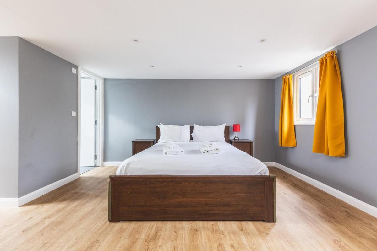 Appartamento Spacious & Trendy 4-Bed Near River Thames Londra