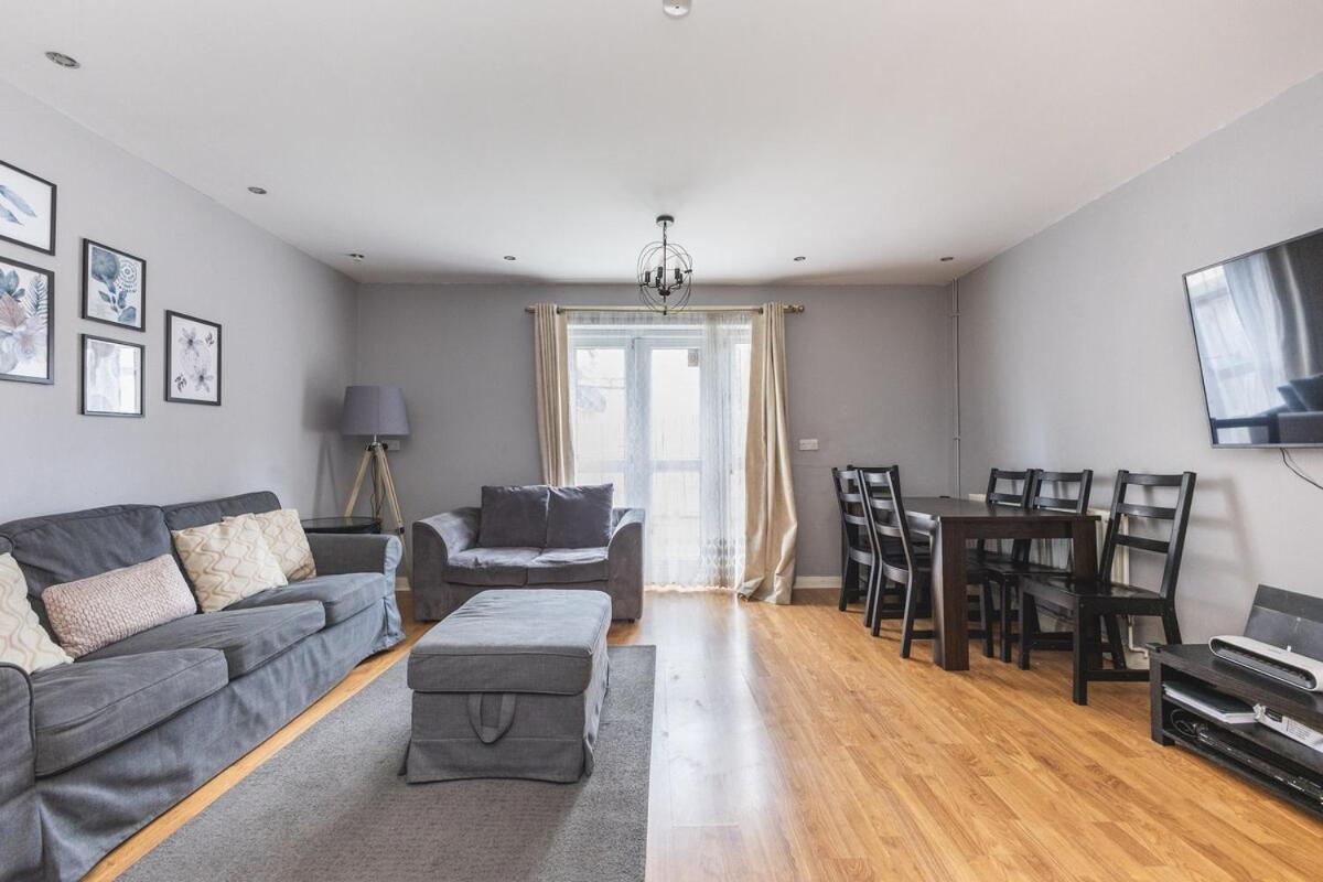 Appartamento Spacious & Trendy 4-Bed Near River Thames Londra
