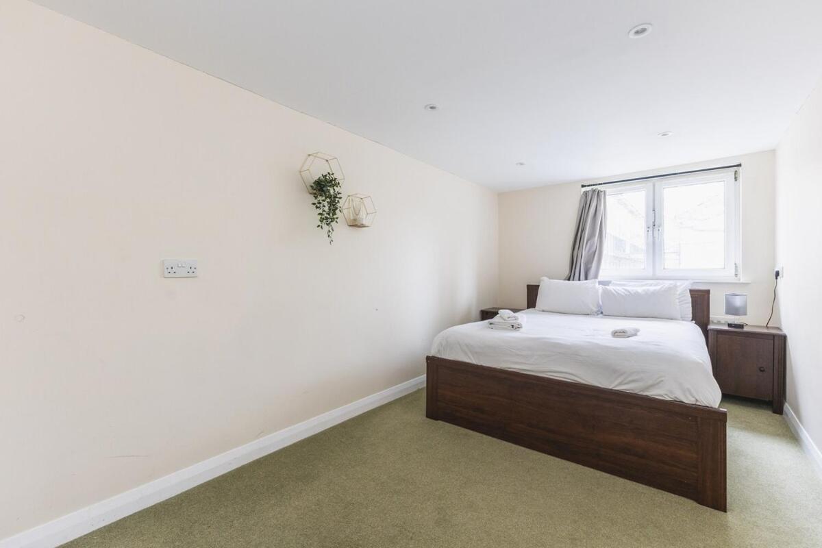 Spacious & Trendy 4-Bed Near River Thames Appartamento *