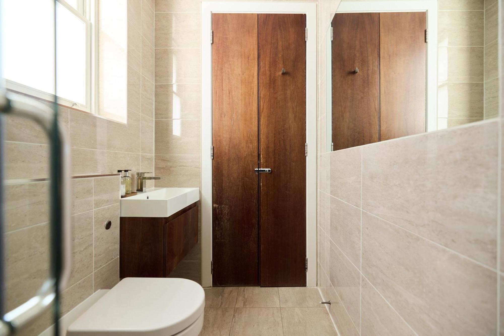 The Radnor Mews - Stylish 3bdr Mews House Apartment *
