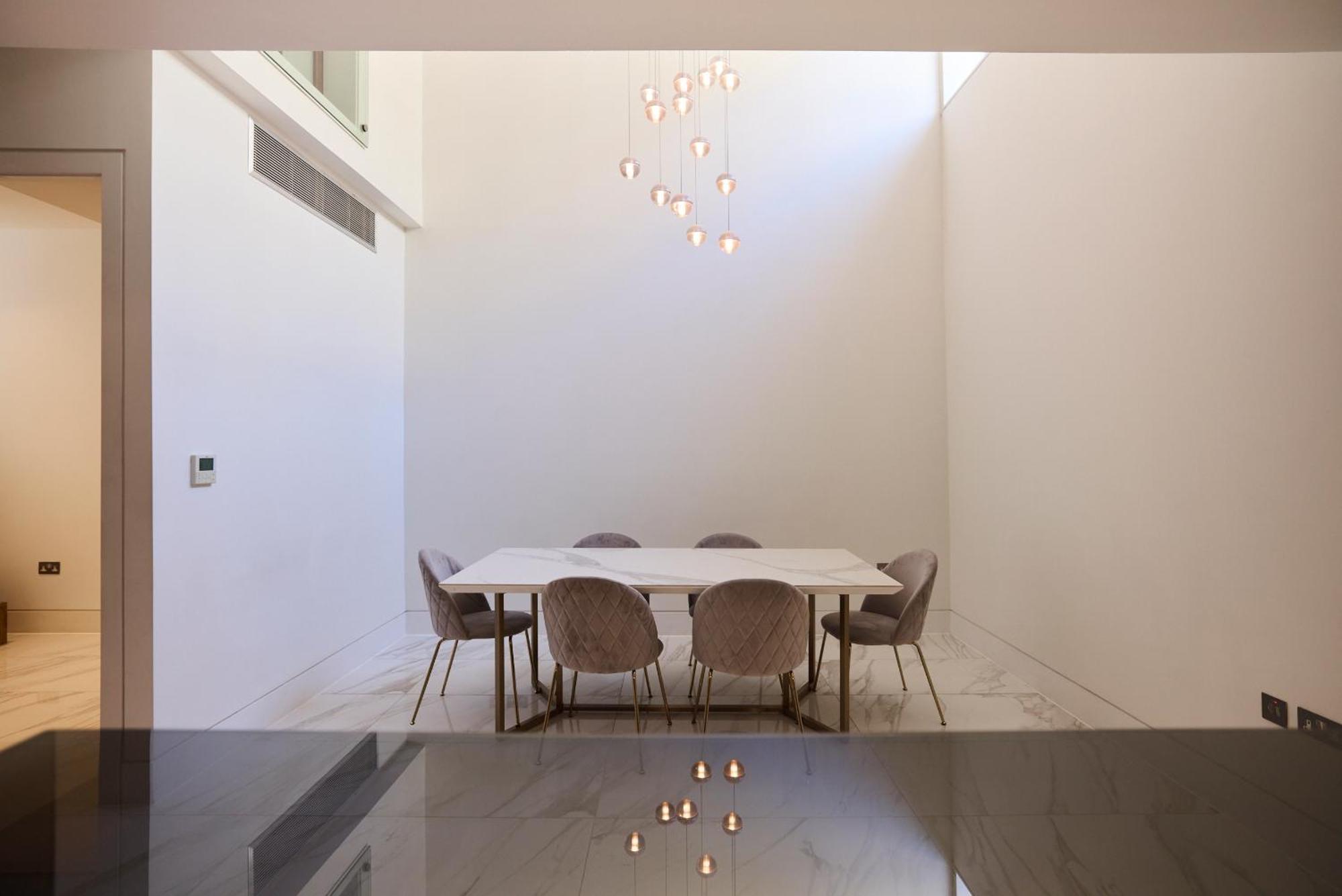 The Radnor Mews - Stylish 3bdr Mews House Apartment *