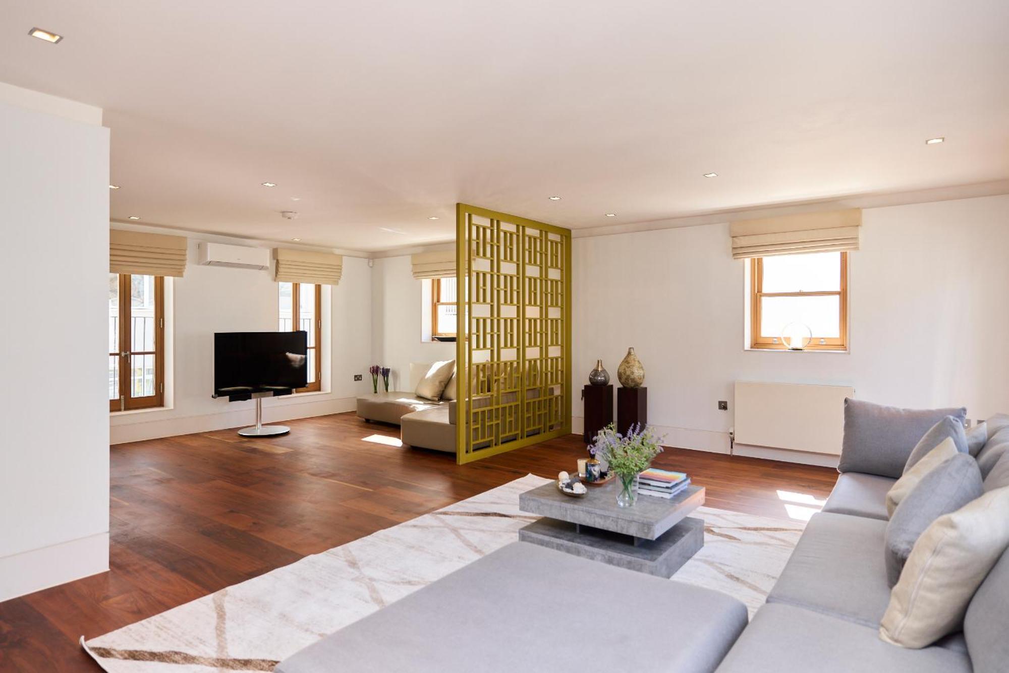 The Radnor Mews - Stylish 3bdr Mews House Apartment