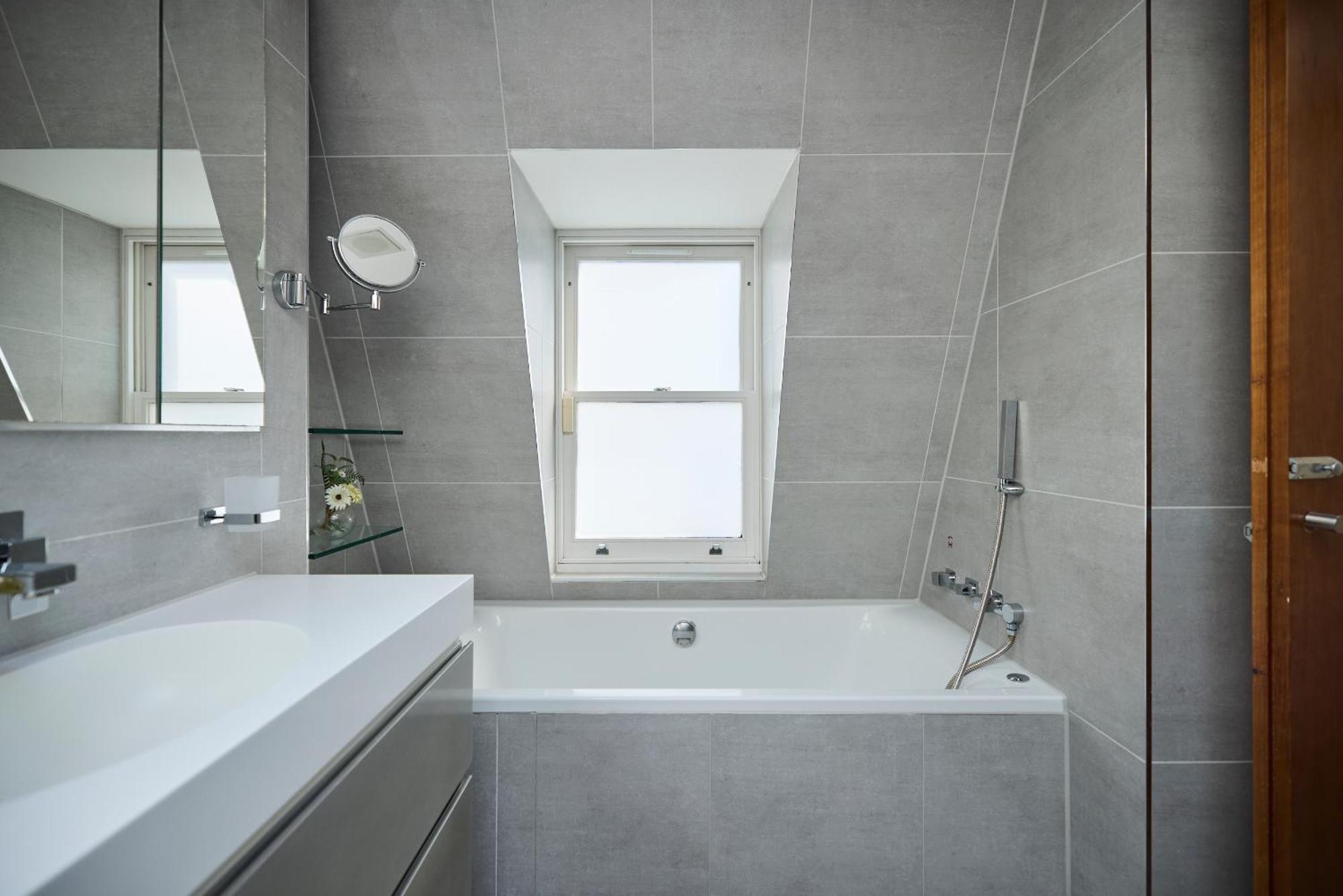 The Radnor Mews - Stylish 3bdr Mews House Apartment London