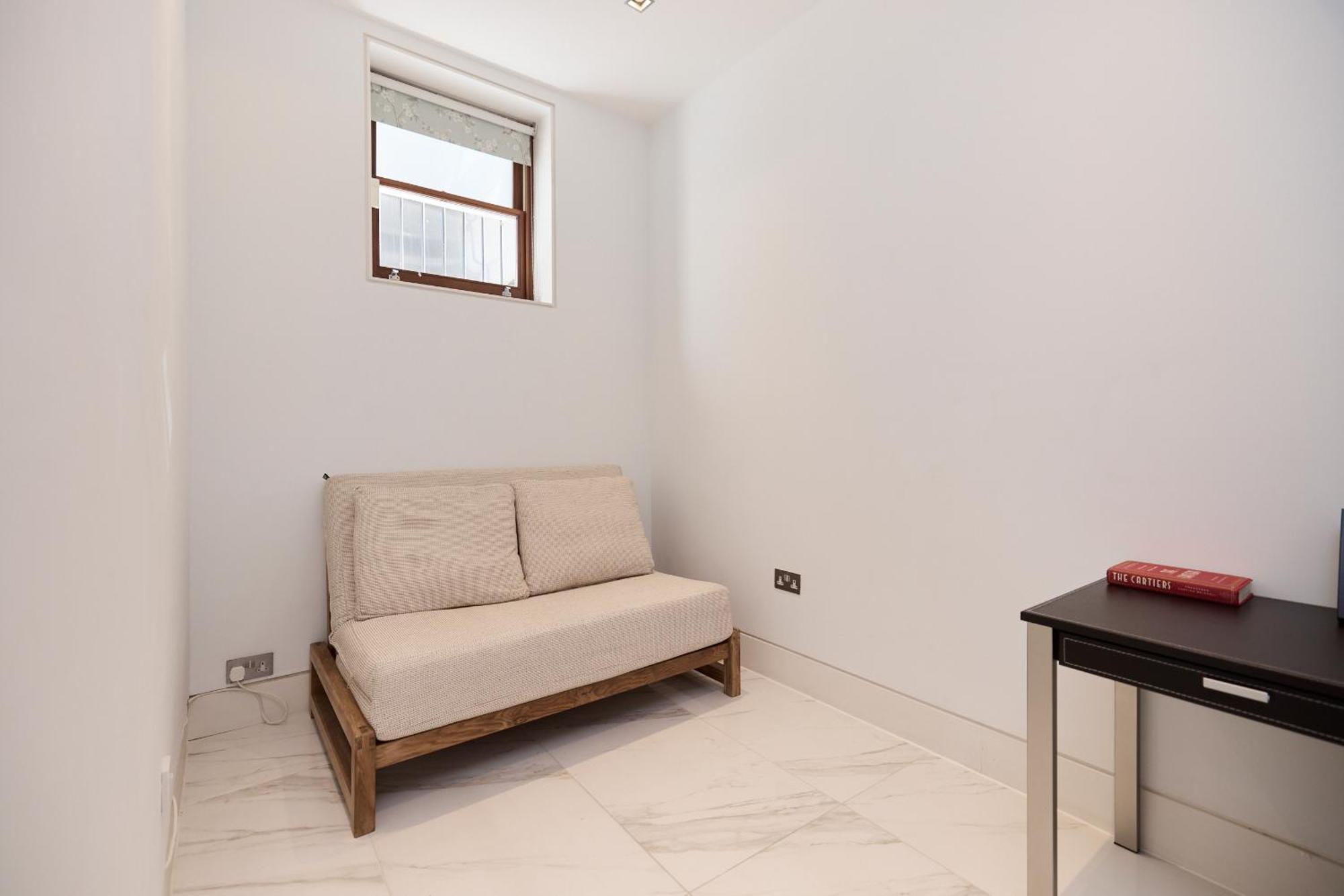 The Radnor Mews - Stylish 3bdr Mews House Apartment *