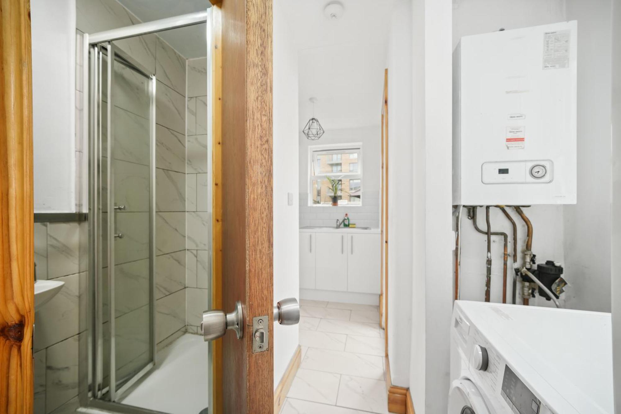 Visit Brick Lane - 1 Bed Flat With Large Patio Apartment *