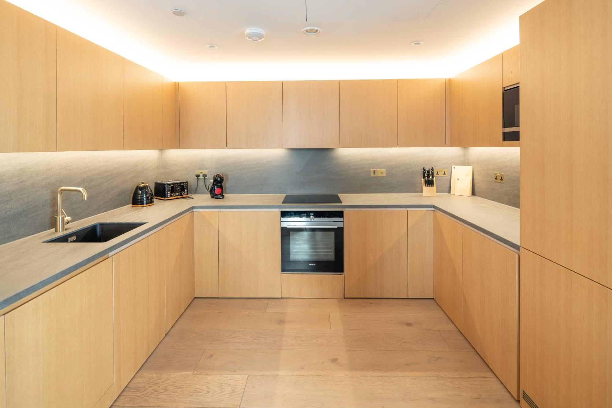 Sunrise View Luxury With Balcony And Elevator * Londen