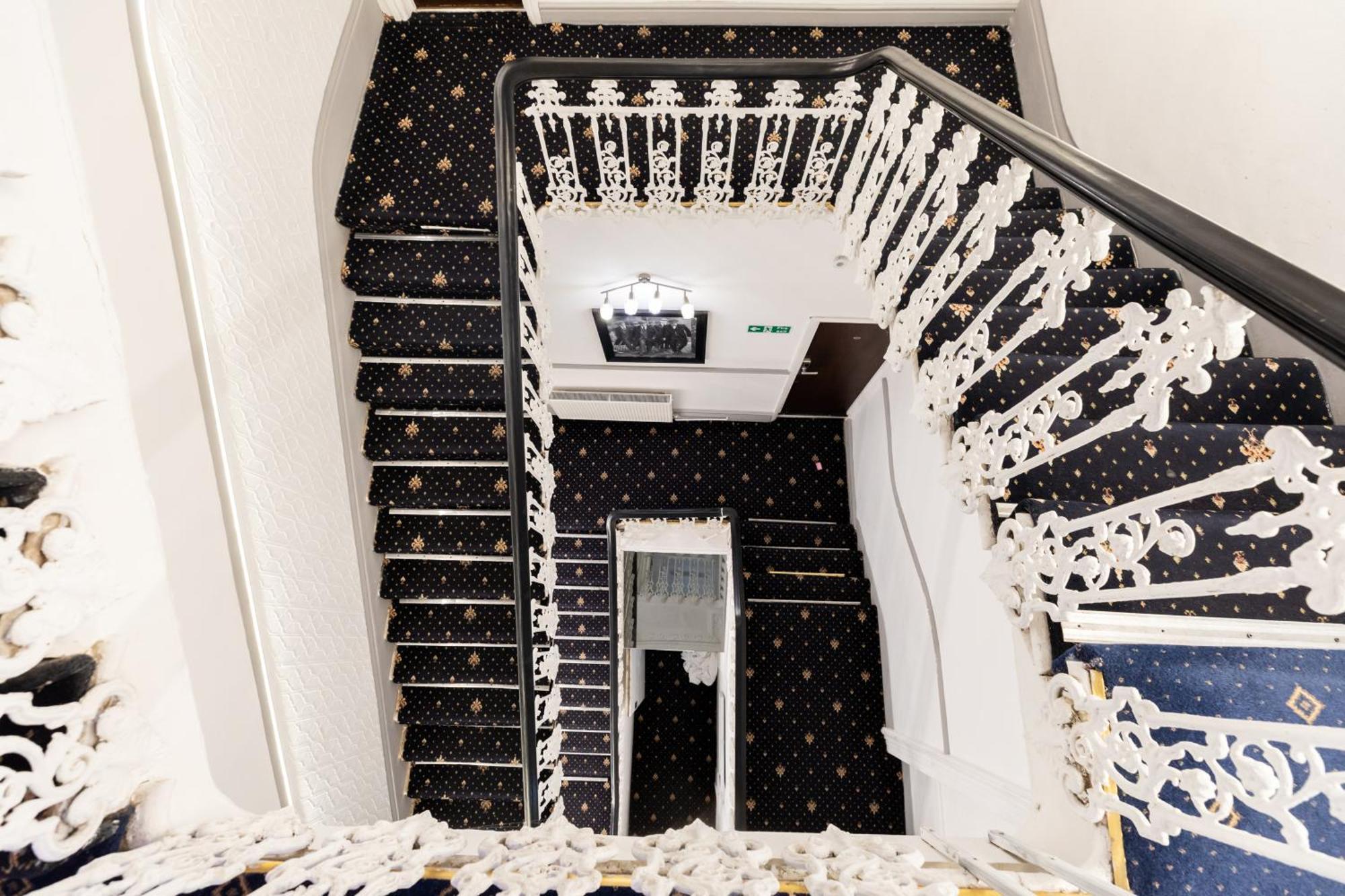 The Chapter - Hyde Park Hotell 2*