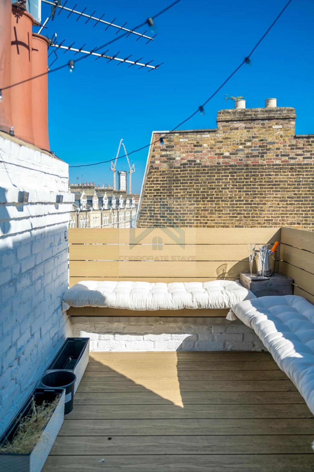 Boutique 2br With Roof Terrace Near Tube - West Kensington * Londen