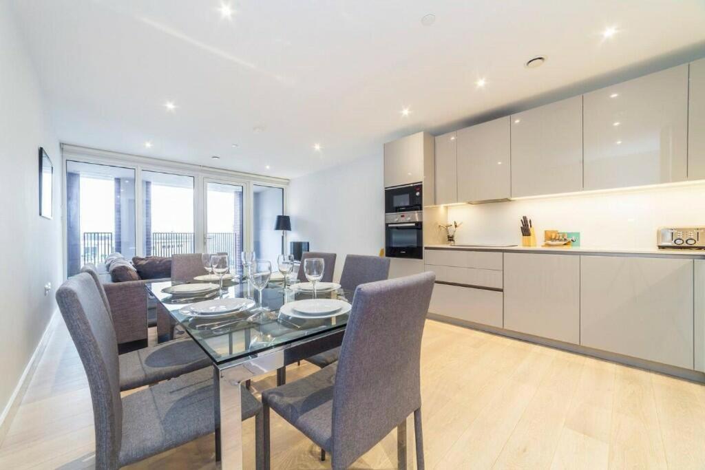 Chic 2-bedroom In Canada Water, - Stylish Retreat Near The River Thames Leilighet London
