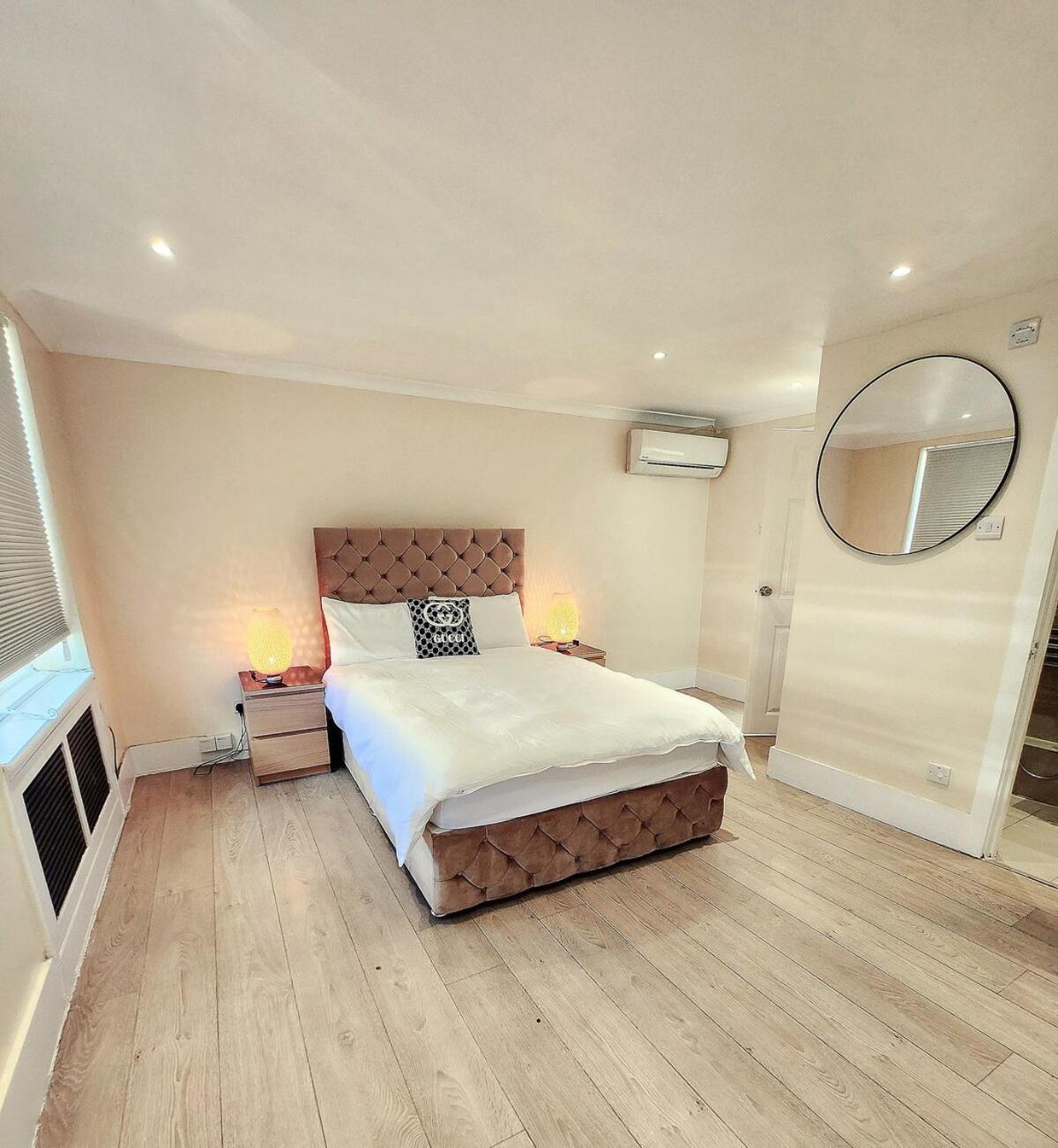 Gucci Flat In Knightsbridge * London