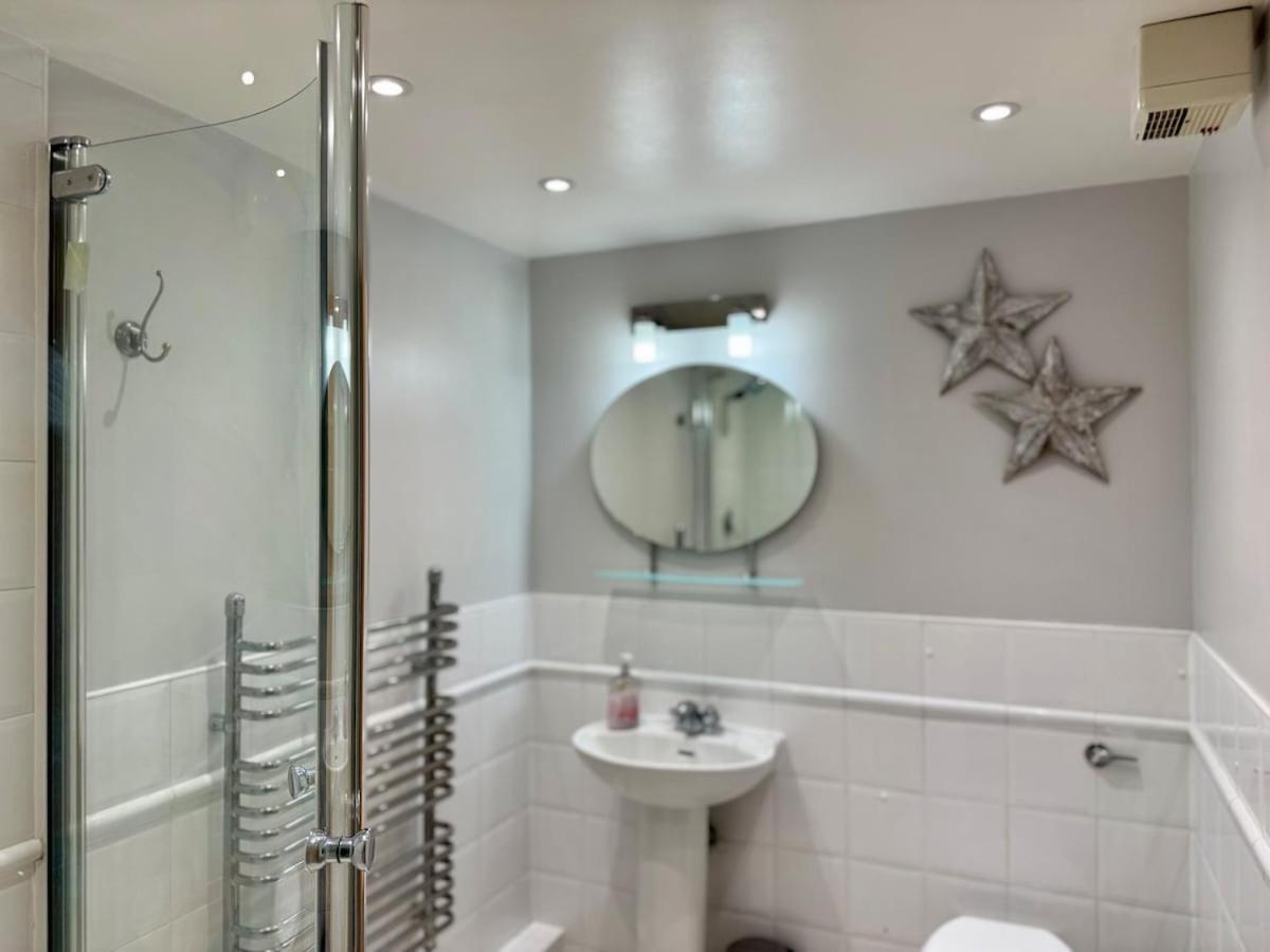 Luxury Greenwich Apartment *
