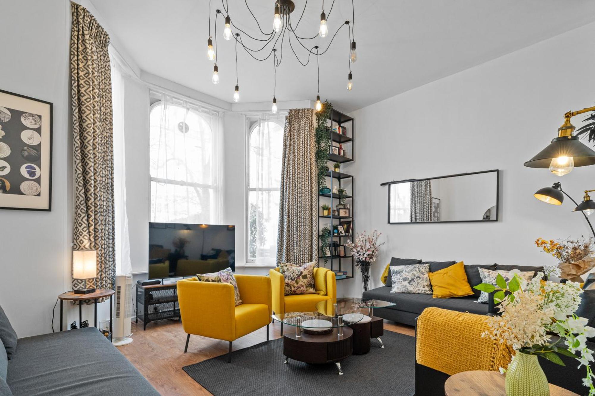 Charming 3br By Redcliffe Gdns Semesterbostad