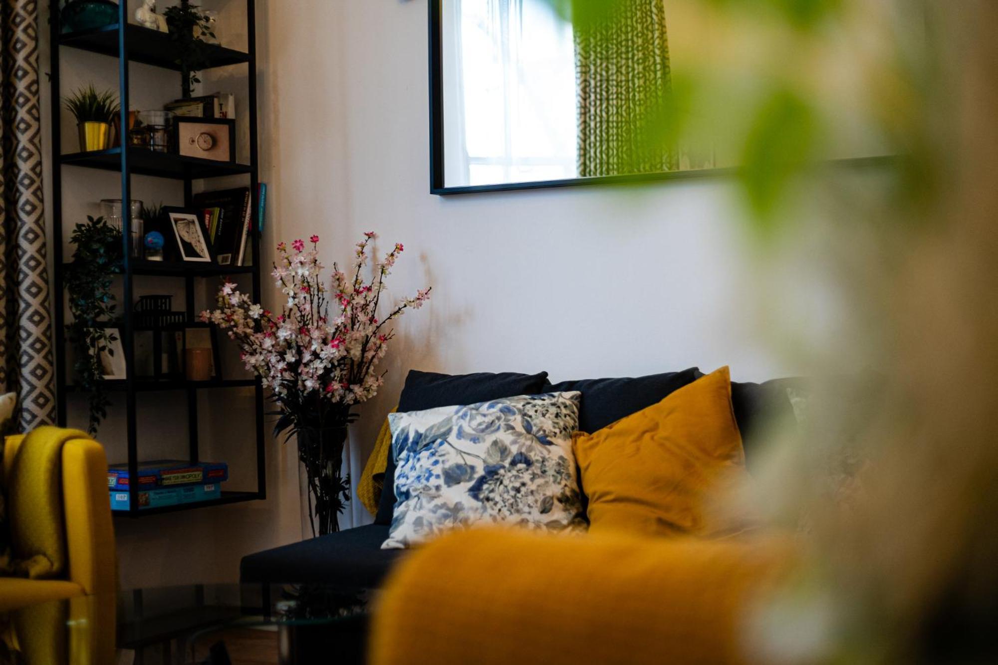 Charming 3br By Redcliffe Gdns Semesterbostad