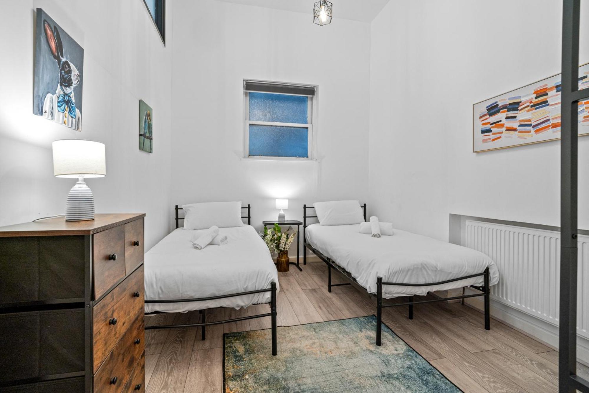 Charming 3br By Redcliffe Gdns Semesterbostad
