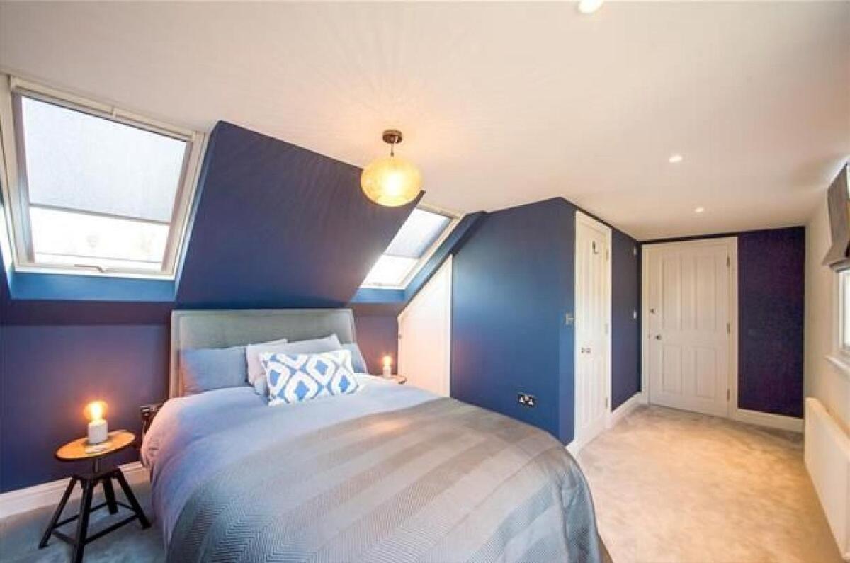 Feriehus Gorgeous Riverside Townhouse London