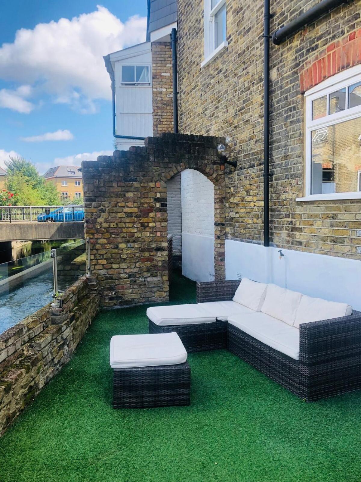 Holiday home Gorgeous Riverside Townhouse *