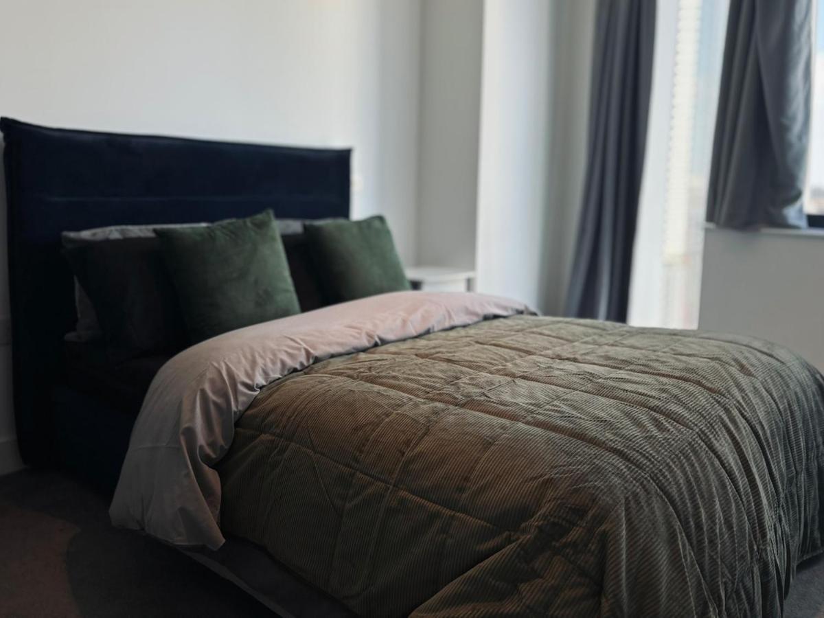 Apartment Amory Tower - High Rise Pinnacle