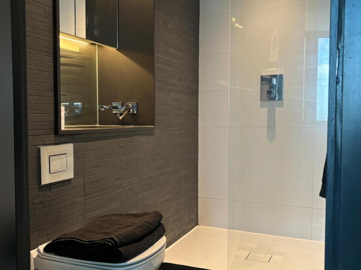 Amory Tower - High Rise Pinnacle Apartment *