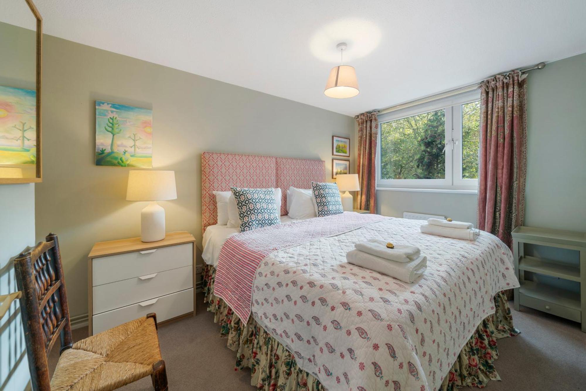 Fantastic Split-level Flat Next To Battersea Park * London