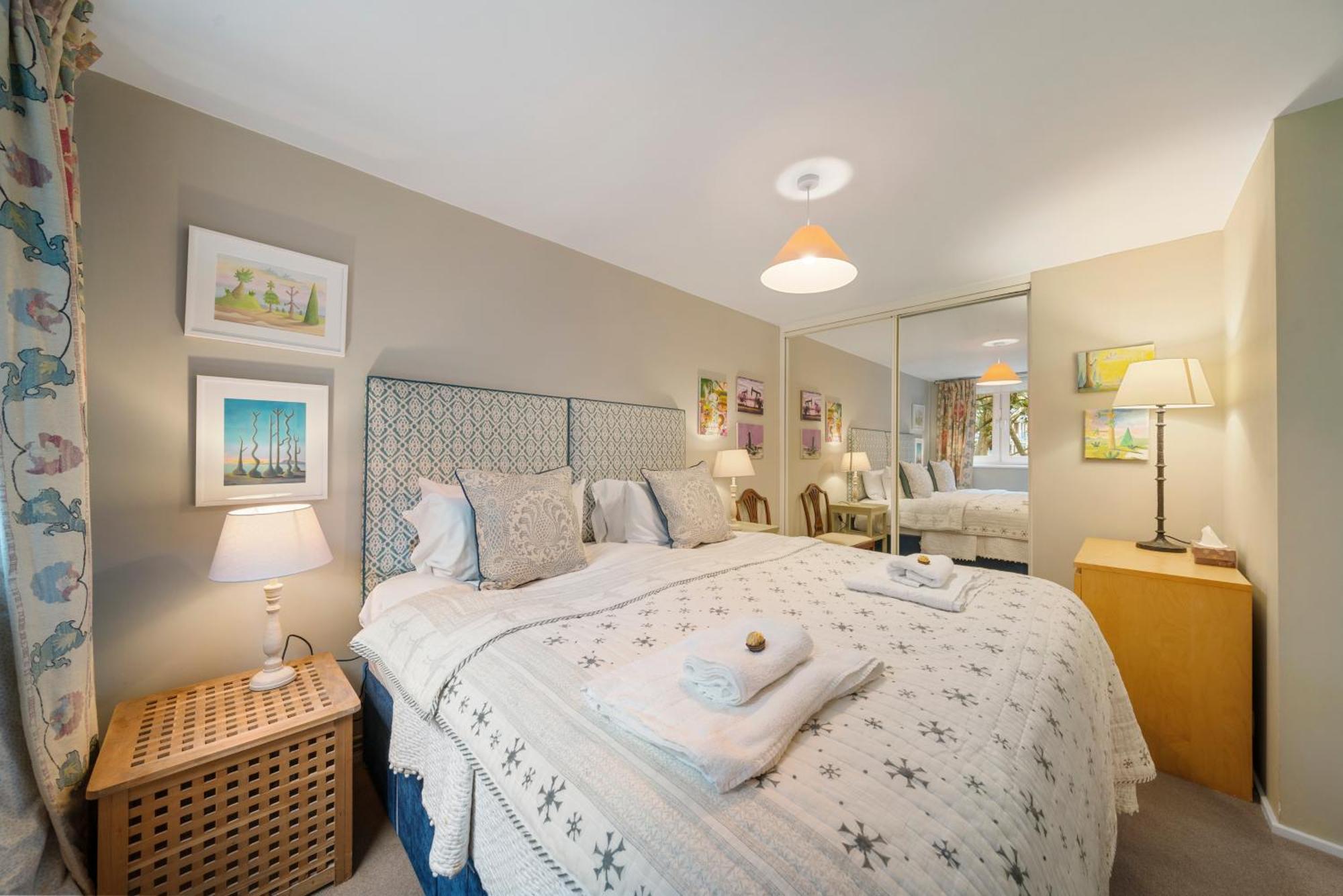 Fantastic Split-level Flat Next To Battersea Park * London