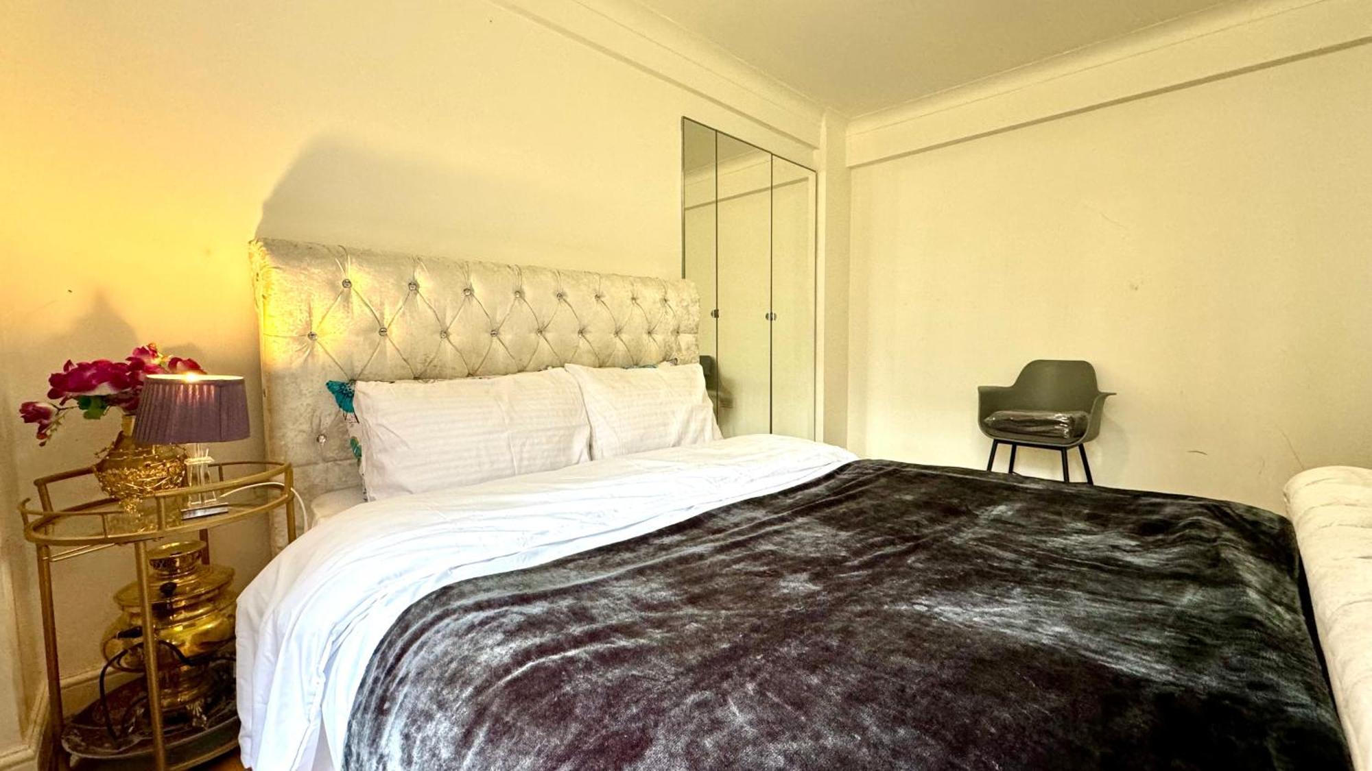 1 Bedroom Edgware Road Hosted By Ali Apartment London
