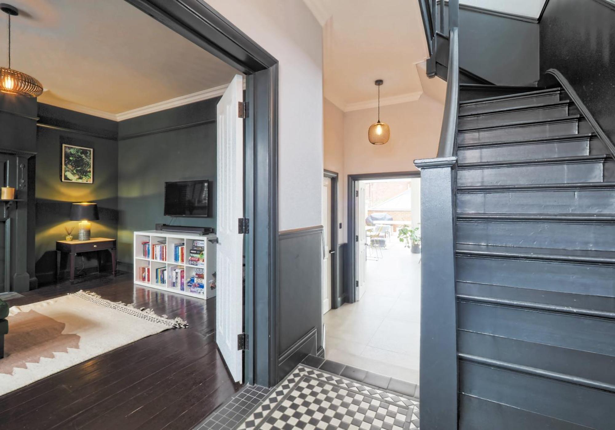 Modern Family With Garden And Parking In Kensal * Londen