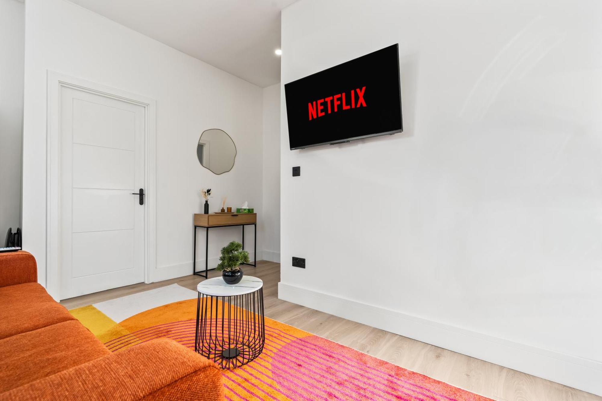 Modern 4 Bed - Free Parking Appartamento