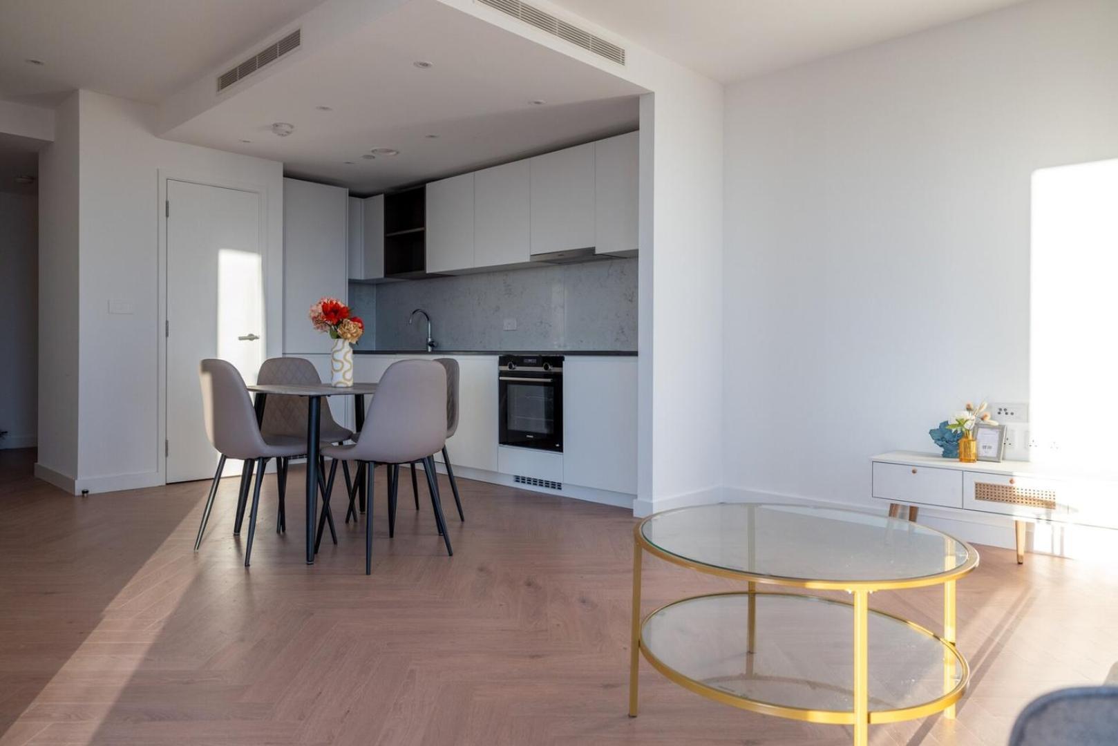 Modern 1-bedroom - Stunning Canary Wharf Views Apartment *